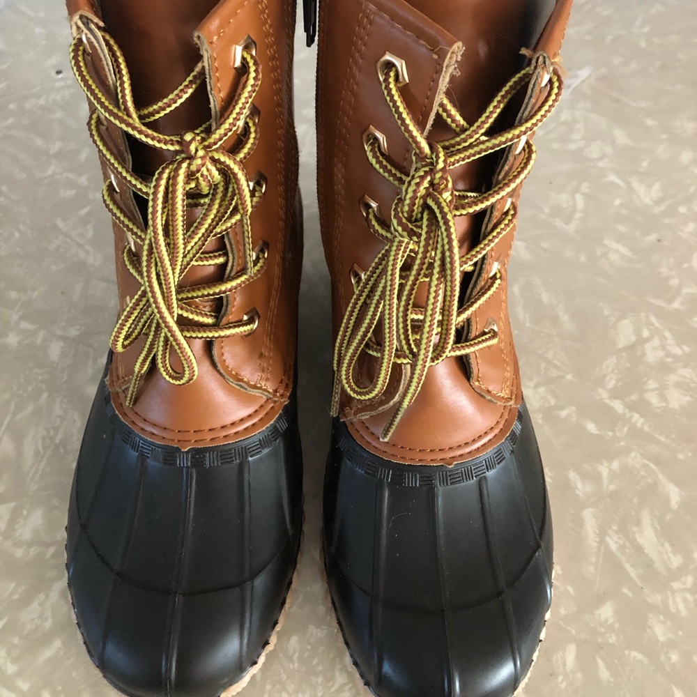 Girls rain boots - maybe worn once or twice. Great condition.